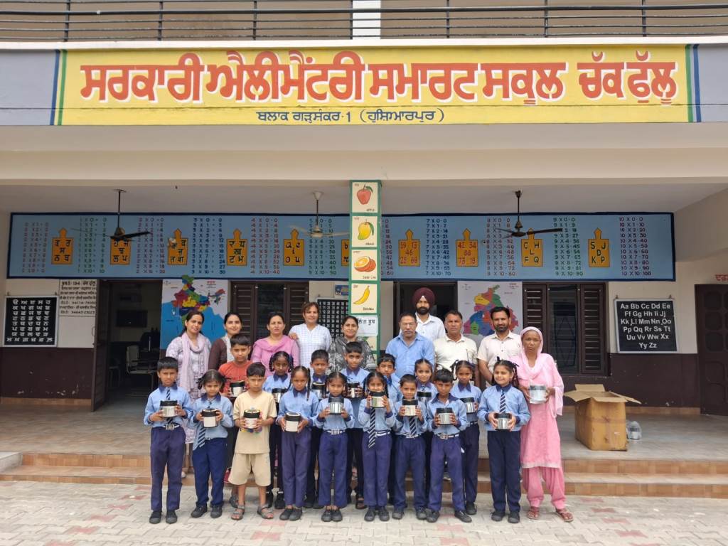 On the occasion of World Doctors Day Dr Suresh Vij distributed tiffins with roti to school children